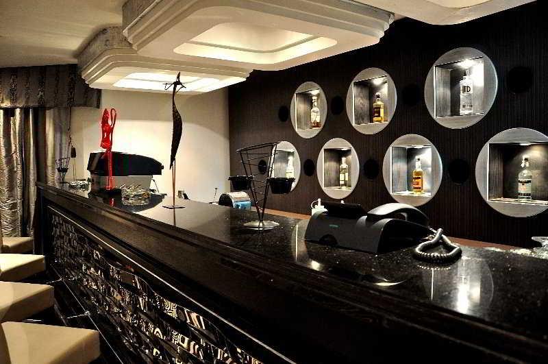 Kaisol Romance Resort Sahl Hasheesh - Adults Only Hurghada Luaran gambar The bar at the 2011 Cannes Film Festival