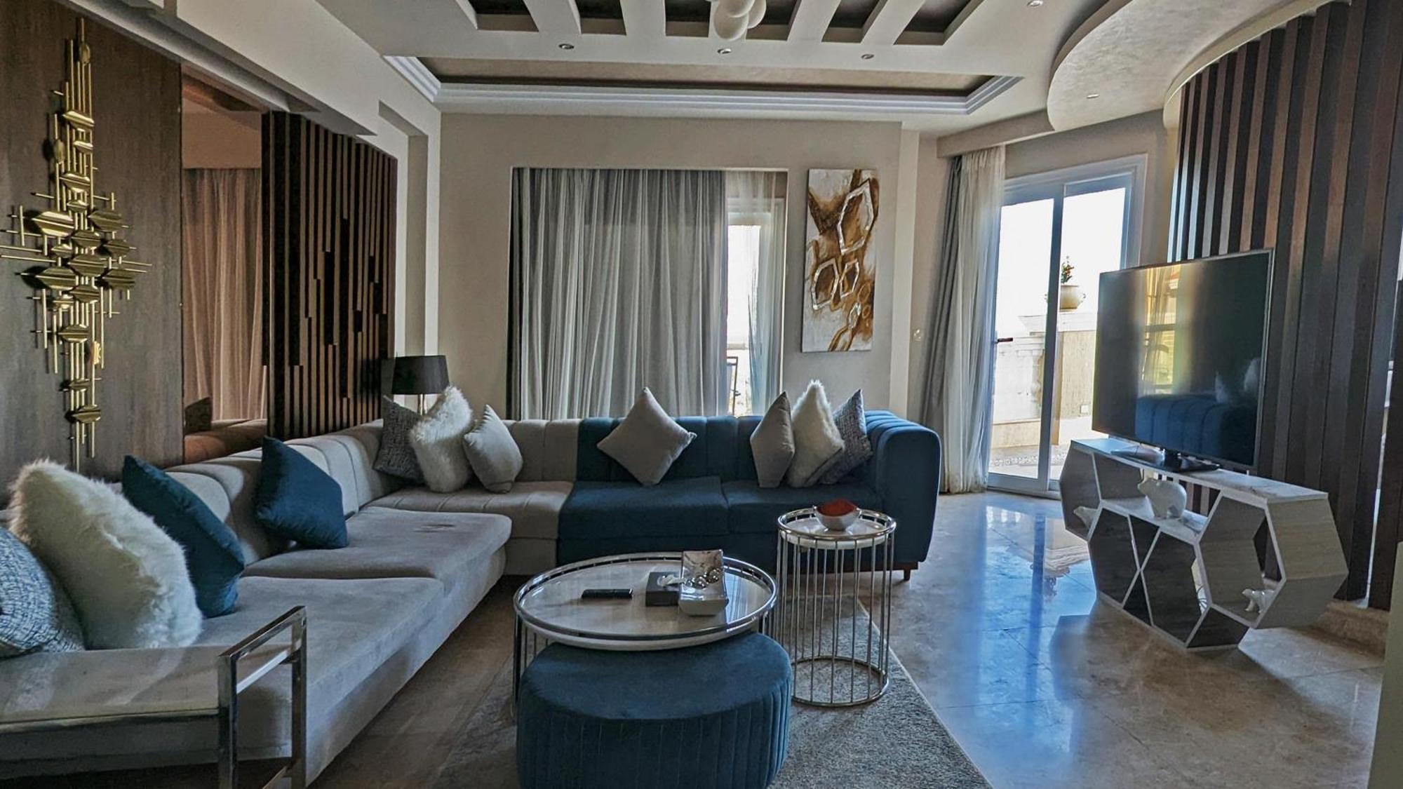 Kaisol Romance Resort Sahl Hasheesh - Adults Only Hurghada Luaran gambar A living room in a luxury apartment